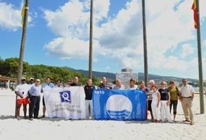 9 platges de Calvià ja llueixen la bandera blava.