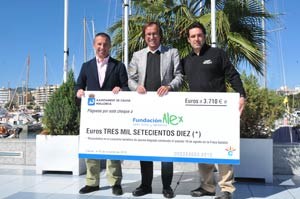 Calvià lliura 3.700 euros a la Fundació Alex.