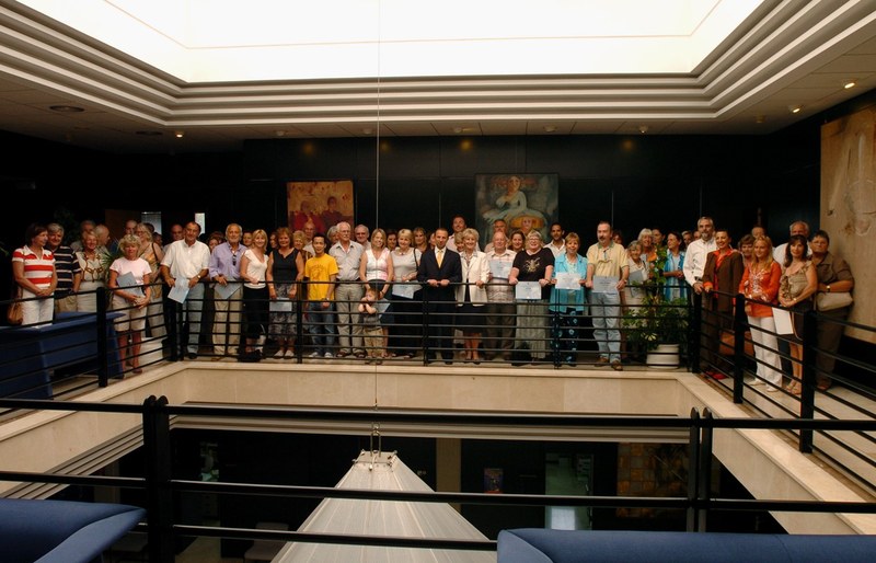 Diplomes als ciutadans estrangers.