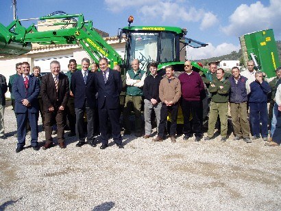 Calvià disposa de tractor per netejar fora vila.