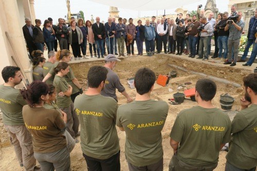 Exhumació de la fossa del cementeri de Porreres.