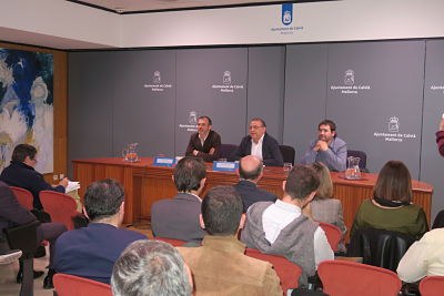 Col·loqui sobre lloguer turístic.
