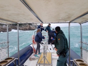 Salven a un jove de la mar a Santa Ponça.