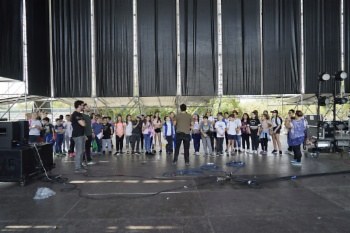 Escolars al muntatge del Mallorca Live Festival.
