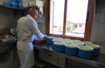 Servei de menjar a domicili per gent gran.