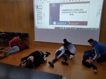 Tallers de primers auxilis a les escoletes.