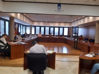 Acord de renúncia a les assignacions dels grups.