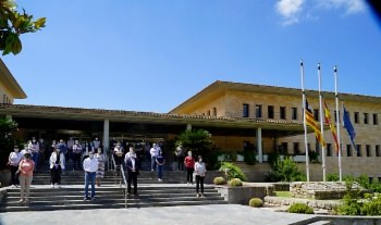 Minut de silenci en record a víctimes de la Covid.