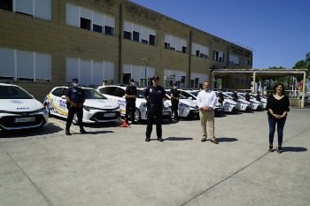 Deu cotxes patrulla renoven la flota policial.