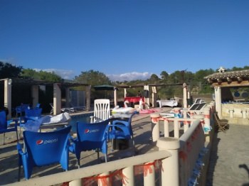 La Policia de Calvià clausura una festa il·legal.