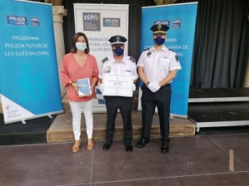 Condecoració a l'Iinspector Aguareles.