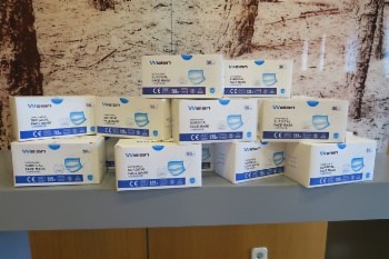Repartiment de mascaretes als centres escolars.