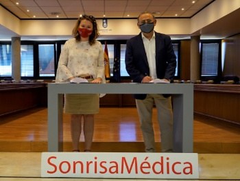 Conveni amb l'Associació Sonrisa Médica.