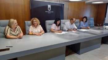 Signatura de convenis amb tres entitats socials.
