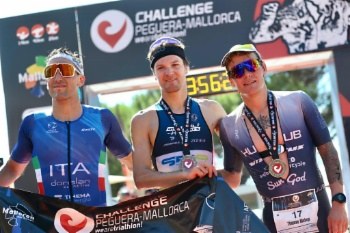 I.Simmonds i J. Wayaffe guanyen la Challenge.