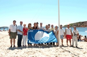 Vuit platges de Calvià llueixen la bandera blava.