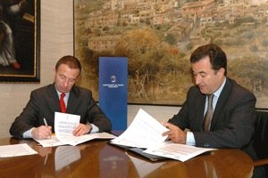 Signatura de conveni amb la Cambra de comerç.