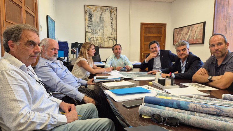 El Consell de Mallorca es compromet amb Calvià i Andratx a cercar solucions per millorar la fluïdesa del trànsit a l'autopista de Ponent.