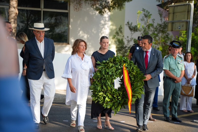 Calvià pays tribute to Diego Salvá Lezaun and Carlos Sáenz de Tejada on the 16th anniversary of the ETA attack in Palmanova.