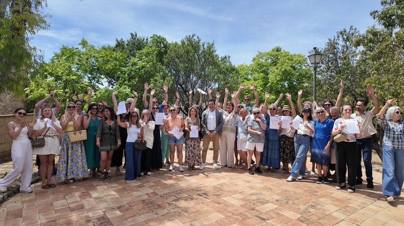 100 residentes extranjeros obtienen el diploma del Curso de Español en Calvià.