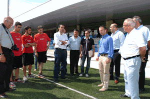 El sábado, inauguración de la pista de atletismo.