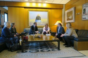 El Alcalde recibe al Cónsul General Británico.