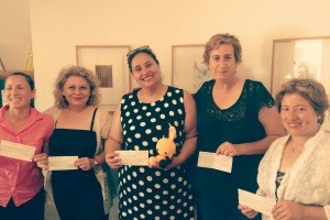 Primeros microcréditos a mujeres emprendedoras.