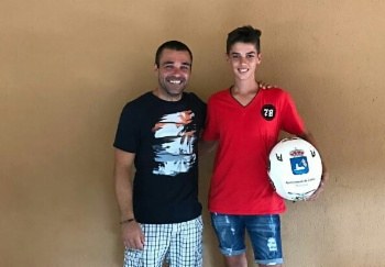 Convenio con el joven motorista Jorge Hernández.