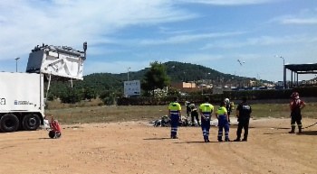 Se incendia el contenido de un camión de C2000.