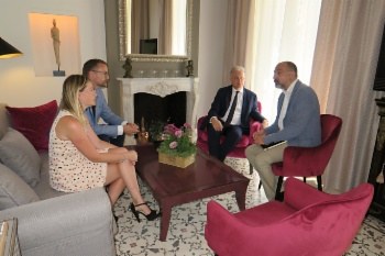 Encuentro con el embajador británico.