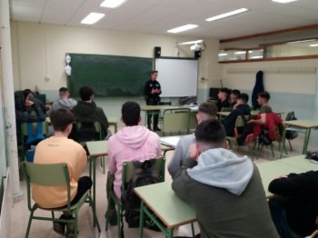 Charlas de Policías Tutor en centros educativos.