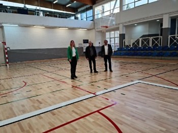 Inversiones en mejoras en instalaciones deportivas.